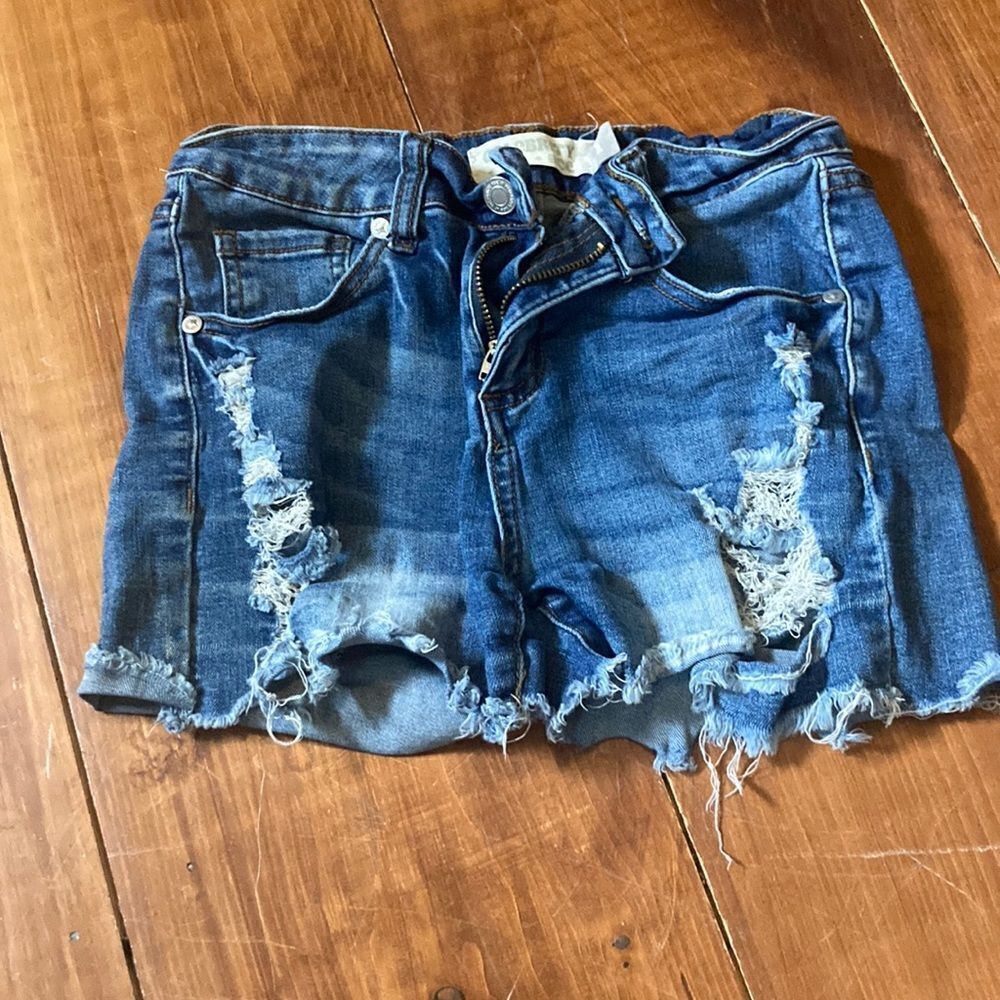 Jean shorts distressed